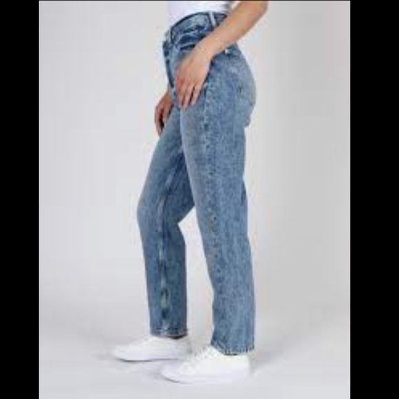 GUESS Mom Jean in Acid Wash High Rise Tapered - Picture 2 of 12